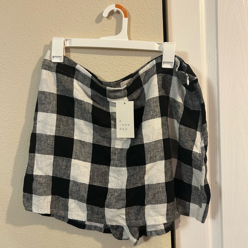 A New Day Black and White Plaid skirt/shorts